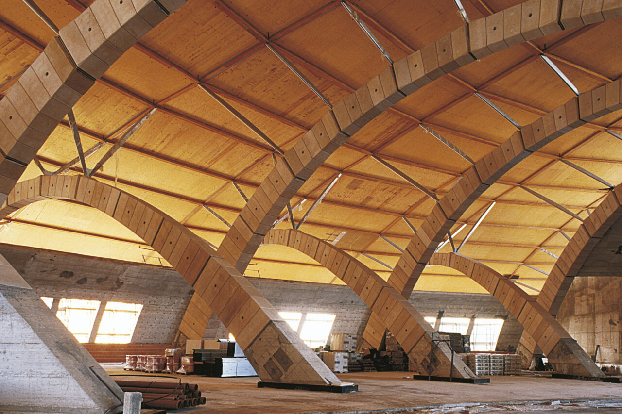 Glulam roof supported by stainless steel struts