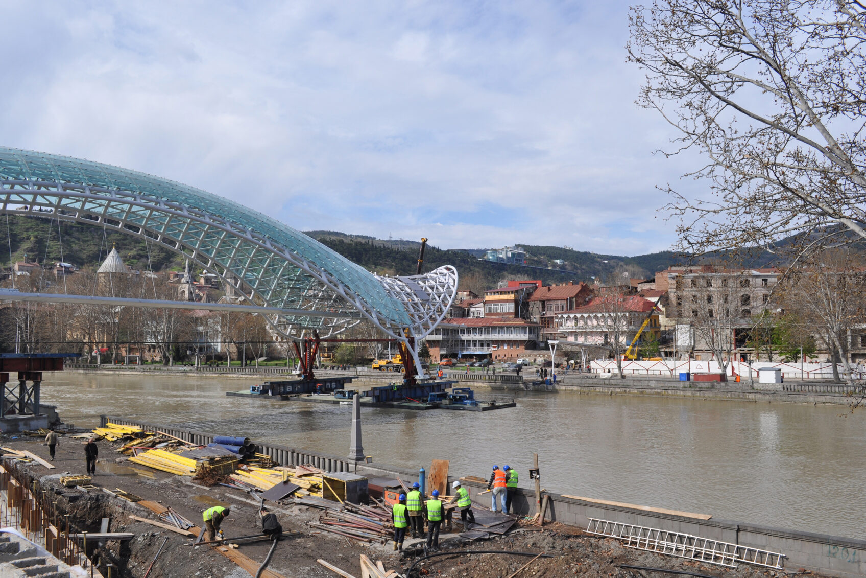 Phases of placement Tbilisi Peace Bridge - Georgia