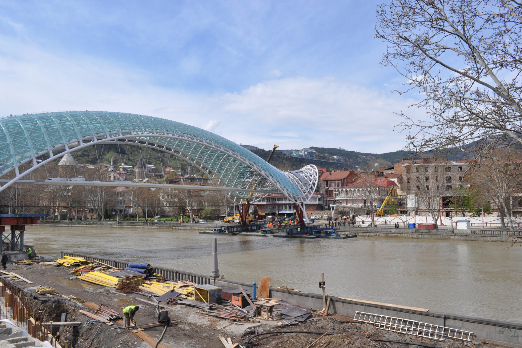 Fase 2 posizionamento Ponte della Pace di Tbilisi - Georgia